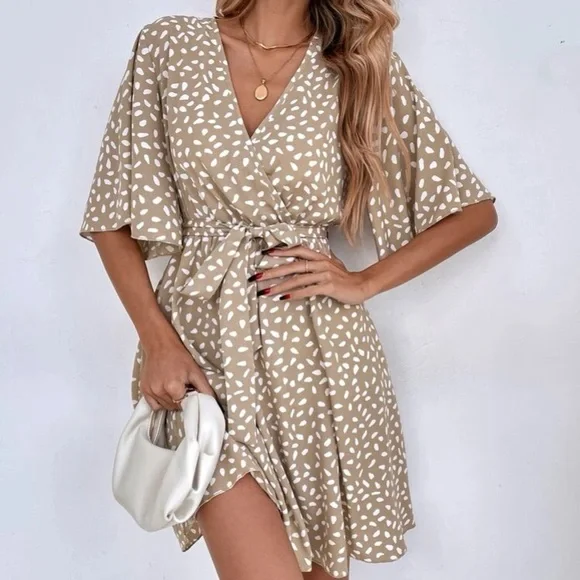 Boho ditsy floral butterfly sleeve belted mini dress - Picture 4 of 6